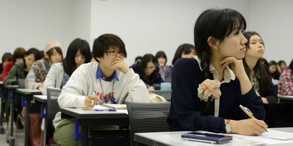 Salle de cours universitaire au Japon